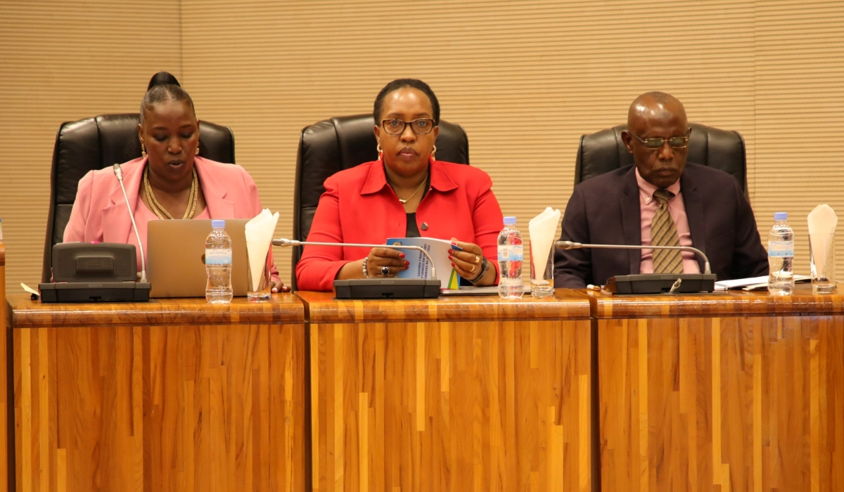 (LR)Ombudsman Madeleine Nirere and Deputy Ombudsman in charge of preventing and fighting injustice, Odette Yankurije and Deputy Ombudsman Abbas Mukama presenting the report.