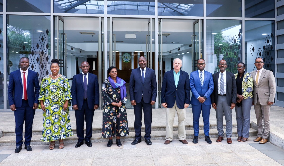 Prime Minister Edouard Ngirente poses for a photo with members of the National Council for Science and Technology (NCST) after a meeting  on Thursday, October 19. Courtesy