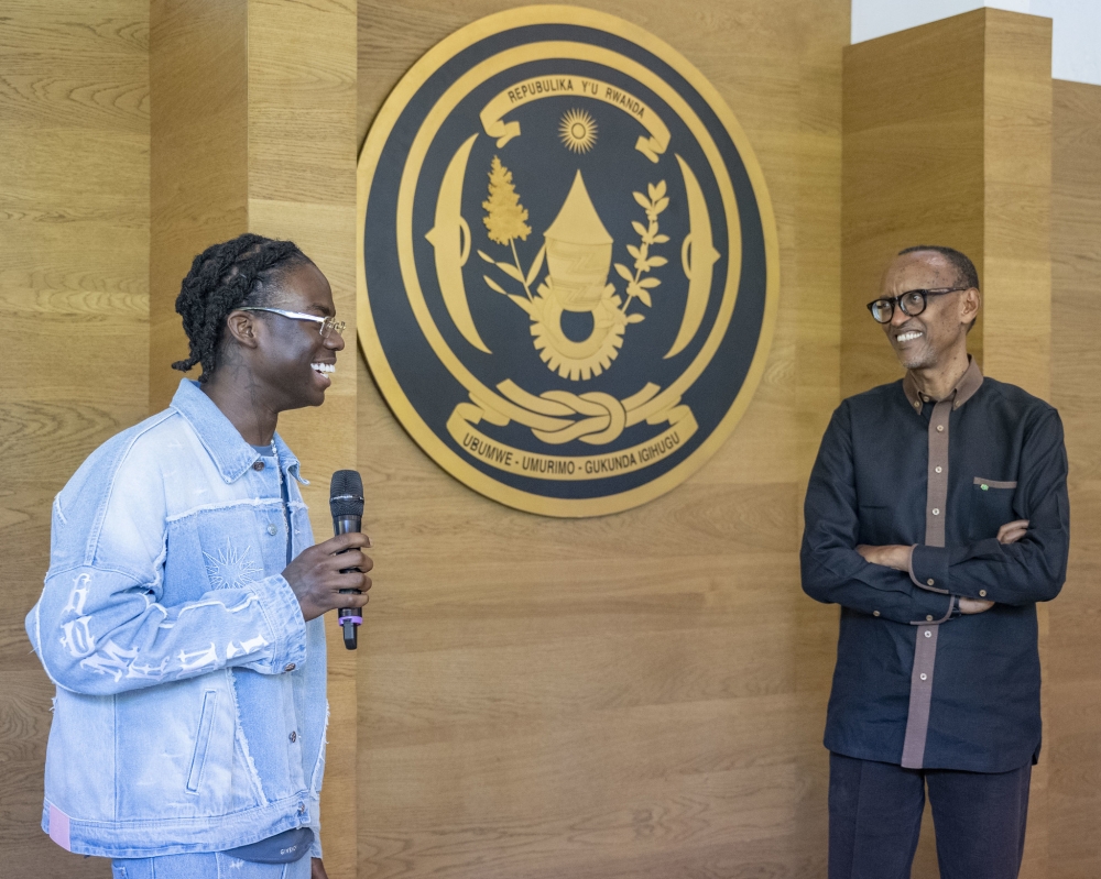 Nigerian rapper Divine Ikubor, known as Rema, the  winner of the Global African Artiste and Best Song categories at the Trace Awards, speaks to President Kagame, on Sunday. PHOTOS BY VILLAGE URUGWIRO