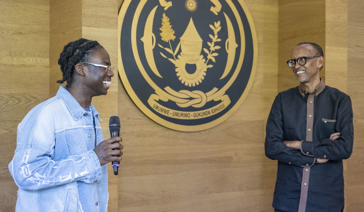 Nigerian rapper Divine Ikubor, known as Rema, the  winner of the Global African Artiste and Best Song categories at the Trace Awards, speaks to President Kagame, on Sunday. PHOTOS BY VILLAGE URUGWIRO