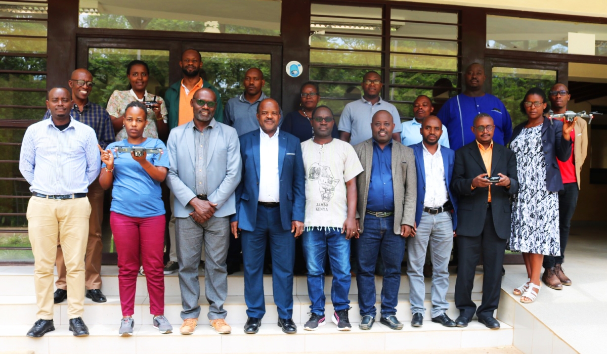 Participants pose for a group photo after  completing  a three-day workshop which brought together 27 academic staff from UR. Courtesy