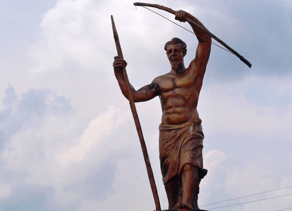 A monument depicting Ruganzu II Ndoli. Ruganzu Ndoli, was a prominent figure in the Banyiginya lineage, possessed the qualities required to rebuild a nation. Courtesy