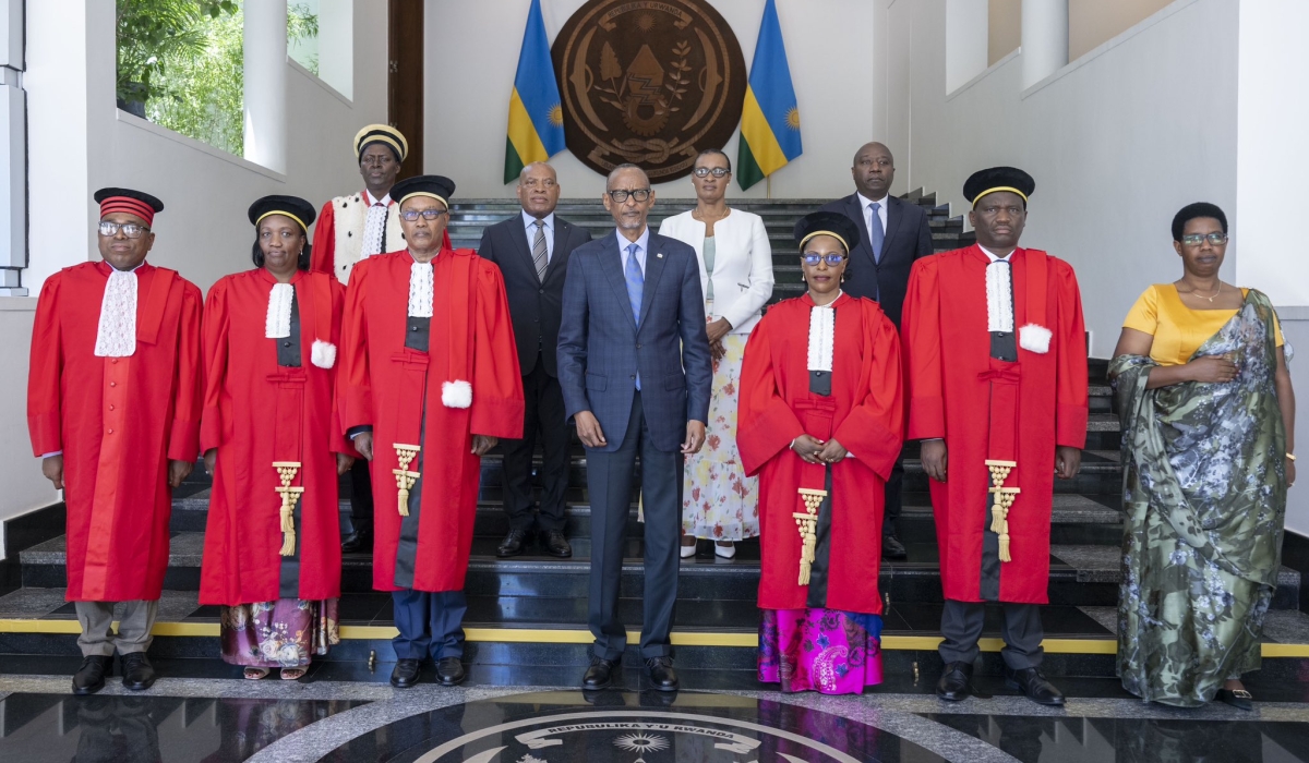  President Paul Kagame poses for a photo with the new judges after officiating at the swearing-in of judges in the Supreme Court, the Court of Appeal, and the High Court and senior officials from the Rwanda Investigation Bureau, on Tuesday, November 14. Kagame reminded new officials that everyone is equal before the law and urged them to be the first to observe the law. Photo by Village Urugwiro