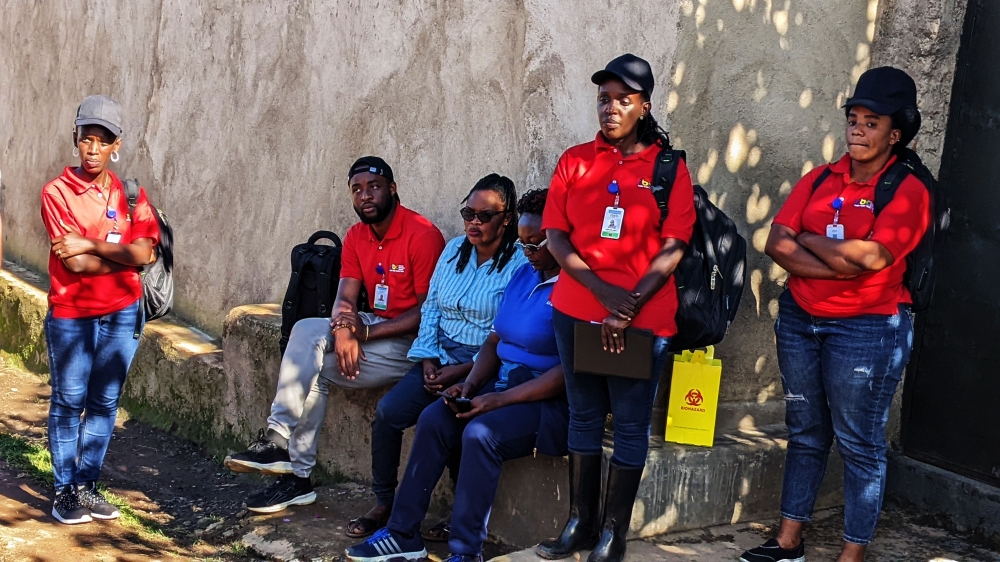 Health  workers during a door-to-door outreach exercise to take tests on Malaria in Northern Province. The national malaria incidence presently stands at 47 cases per 1000 individuals. Germain Nsanzimana