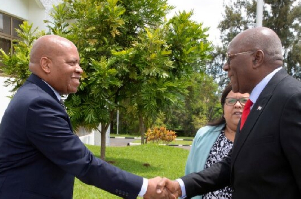 Cuban Vice President Salvador Valdes (R) shakes hands with Rwanda’s Senate President François Xavier Kalinda, at Parliamentary Buildings in Kigali, on November 20, 2023. They interacted on ways of strengthening cooperation in education, health, transport, and Parliamentary Diplomacy, among others (Photo by Parliament of Rwanda). 