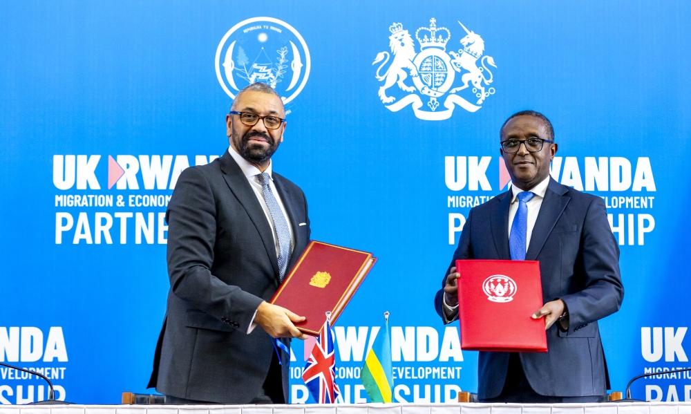 Minister of Foreign Affairs, Dr. Vincent Biruta  and  UK Home Secretary James Cleverly during the signing ceremony in Kigali, on Tuesday, December 5. Photos by Olivier Mugwiza