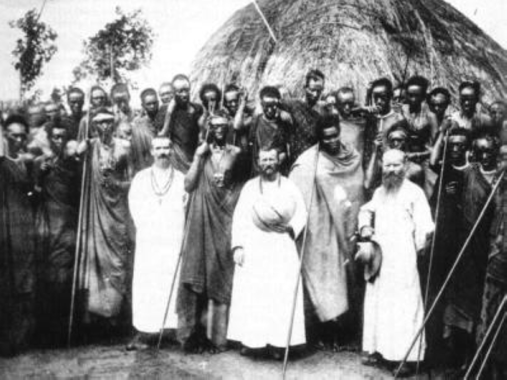 Some colonizers in group photo with Rwandans during the colonial era. Courtesy