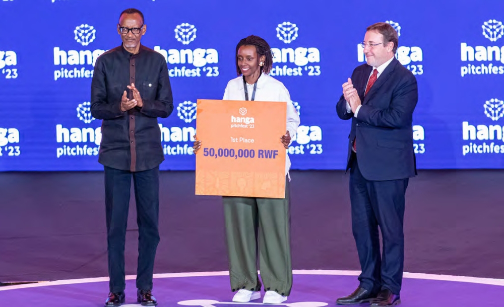 Cynthia Umutoniwabo, (middle), the chief executive and co-founder of Loopa was awarded Rwf 50 million as the overall winner of Hanga Pitchfest 2023. President Paul Kagame was the chief guest at the event. On the right is Achim Steiner, United Nations Development Programme Administrator. Photo: DAN GATSINZI