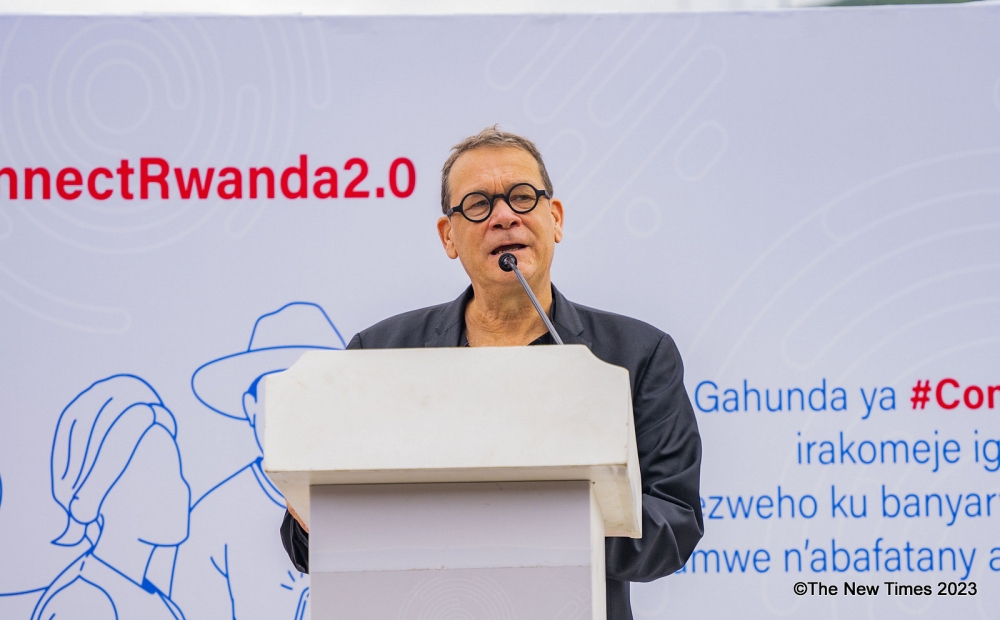 Emmanuel Hamez, the CEO of Airtel Rwanda, said that so far, 52,000 smartphones have been distributed, with 3,000 brought specifically to Rubavu District for the event.  Photos by Emmanuel Dushimimana