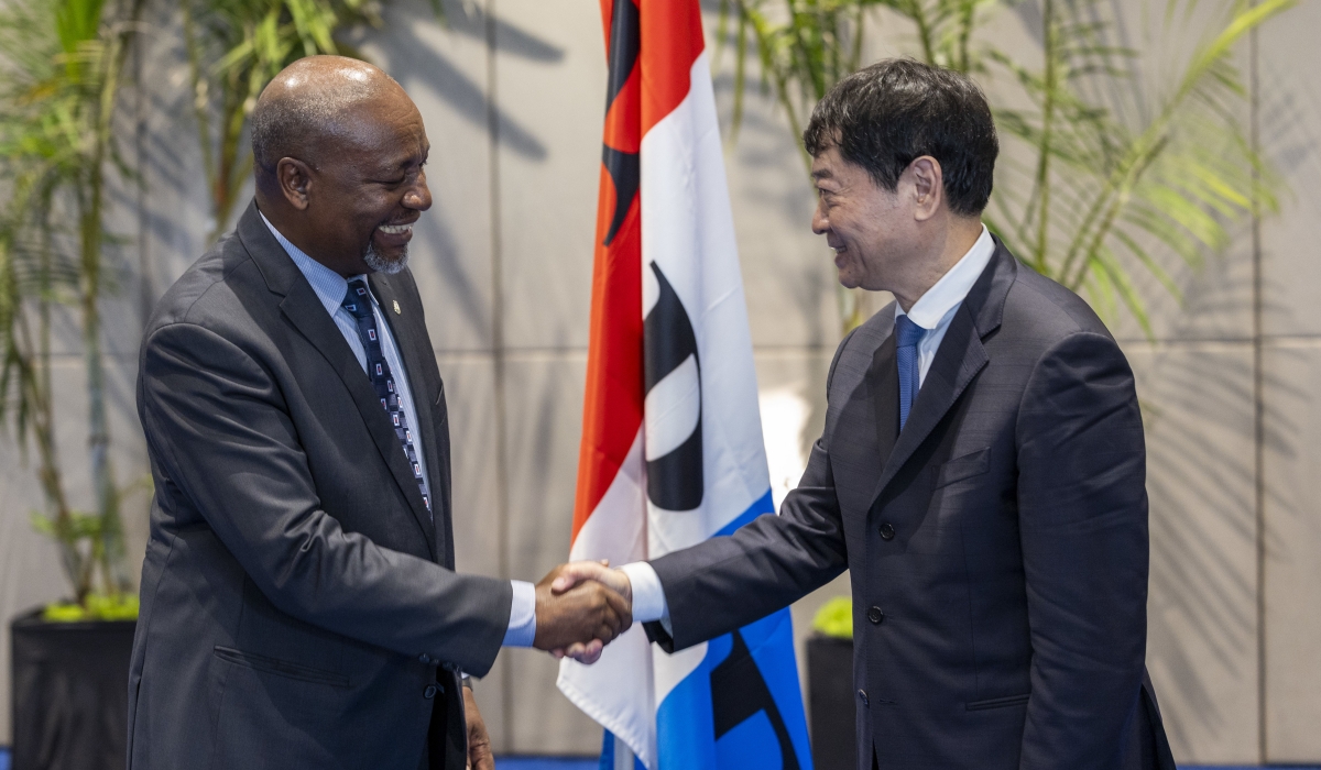 RPF Inkotanyi Secretary General  Wellars Gasamagera and  Mu Hong, China’s Vice President of the National Committee of the Chinese People&#039;s Political Consultative Conference (CPPCC) during a bilateral meeting at the RPF headquarters in Rusororo, Gasabo District on Friday, December 15. PHOTOS BY OLIVIER MUGWIZA