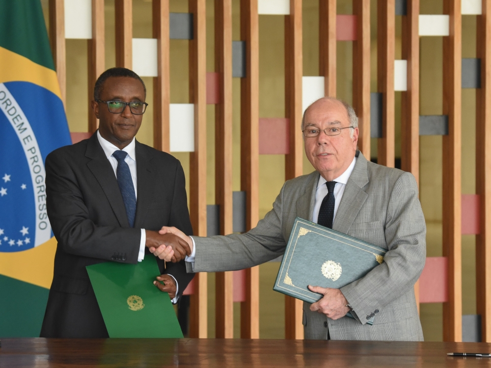 Minister of Foreign Affairs and International Cooperation, Dr Vincent Biruta, shakes hands with his Brazilian counterpart, Mauro Vieira, after signing agreements, including visa waiver in Brazil on October 5