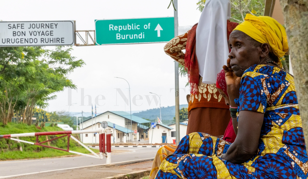 Some of the Burundians  stranded at Rwanda-Burundi border in Bugesera on Friday, January 12. Photo by Olivier Mugwiza