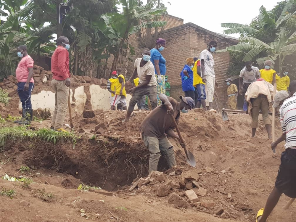 Residents searching for bodies of the victims of the Genocide against the Tutsi in Huye. Courtesy