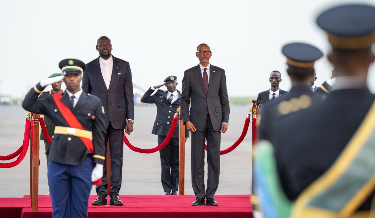 Presidents Kagame and Doumbouya at Kigali International Airport Thursday evening. PHOTO BY VILLAGE URUGWIRO