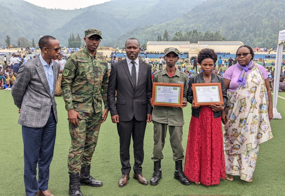 The awarded night-watchers pose for a group photo with officials during the celebration on Heroes Day, February 1. Photos by Germain Nsanzimana