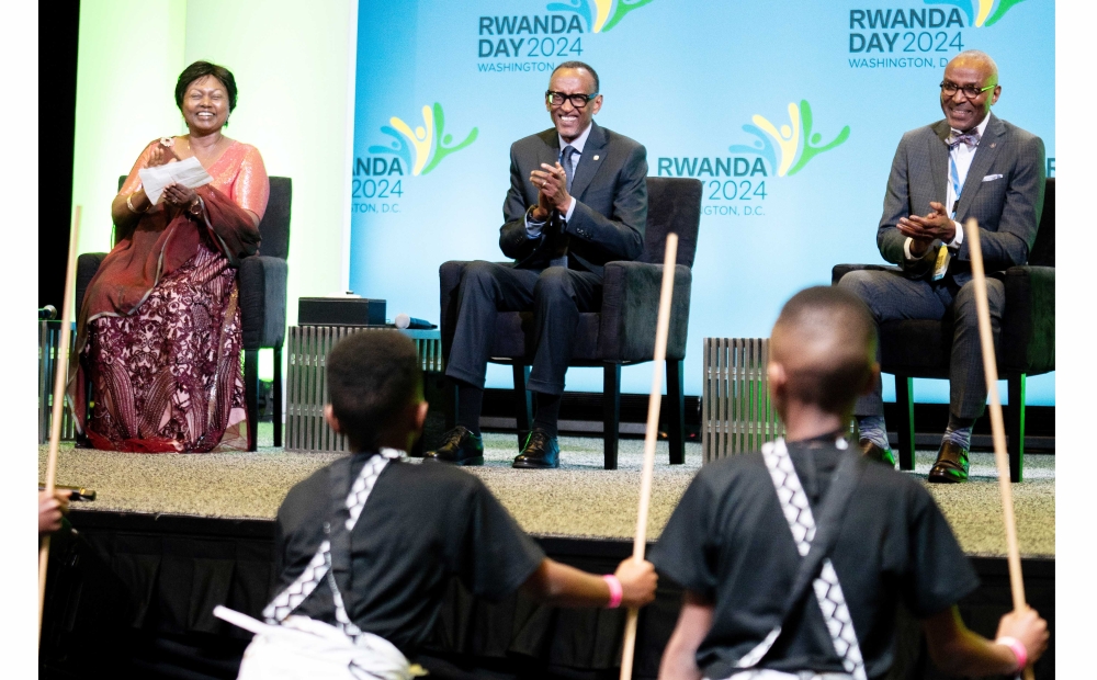 President Paul Kagame, Mathilde Mukantabana, Rwanda&#039;s Ambassador to the United States ,Yehoyada Mbangukira, President, U.S. Rwandan Community Abroad applaud for young dancers  during Rwanda Day in Washington DC. All photos by Village Urugwiro