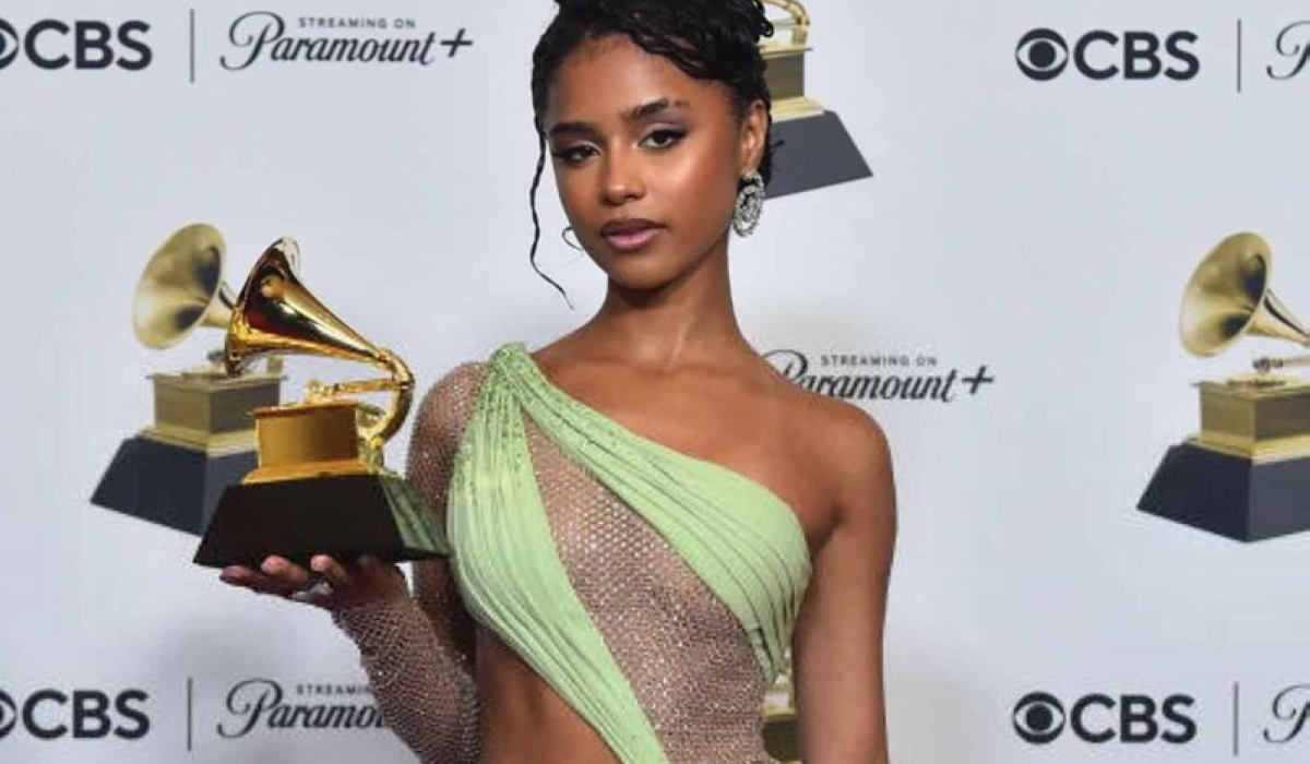 South African artiste Tyla poses with her African Music Performance Award at the 66th Grammy Awards held at Crypto Arena of Los Angeles, California, on Sunday, February 4-Courtesy