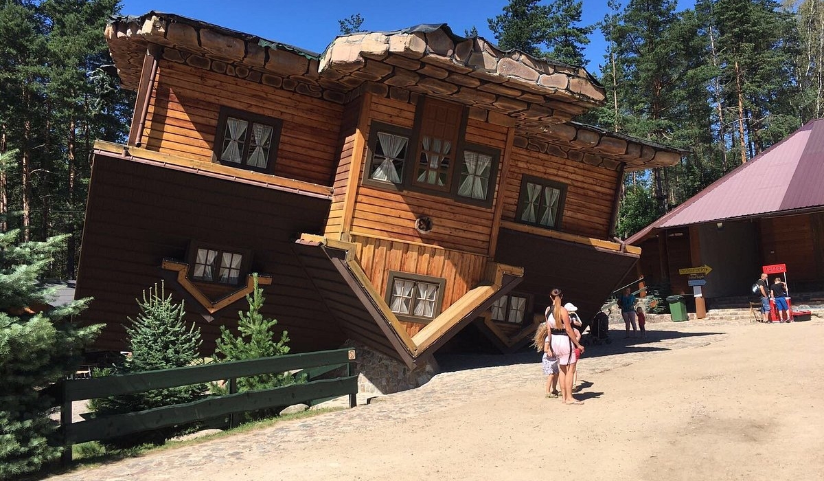 Located in the Centre of Education and Regional Promotion in the north Poland town of Szymbark, the Upside-Down House completed in 2007 is a popular tourist attraction.