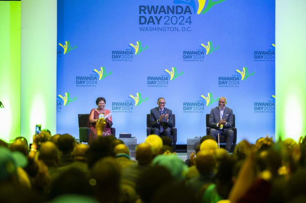 Amb. Mathilde Mukantabana, the Ambassador of Rwanda to the US, President Paul Kagame, and Yehoyada Mbangukira, President, United States Rwandan Community Abroad, during Rwanda Day in Washington DC. Photo by Village Urugwiro
