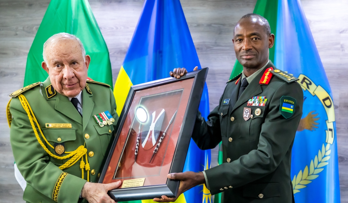 General Saïd Chanegriha (L) receives a gift from Gen Mubarakh Muganga, the Rwanda Defence Force Chief of Defence Staff. Photo/Courtesy