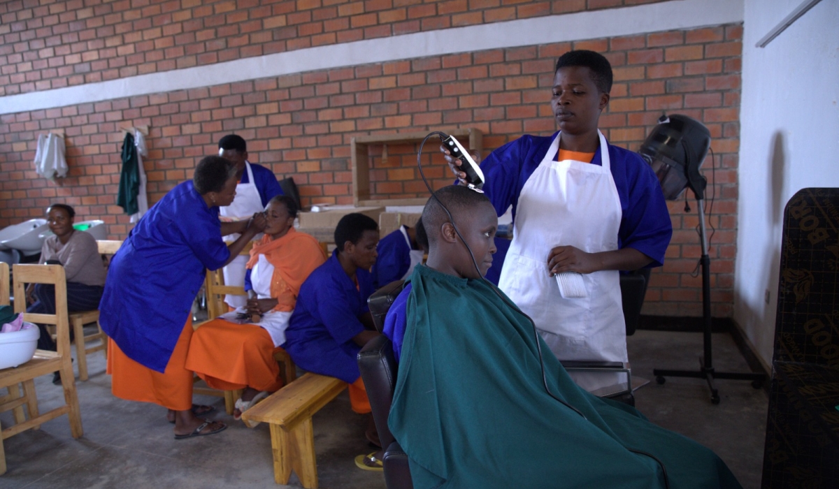 Inmates during salon, haircutting training. All photos by Emmanuel Nkangura