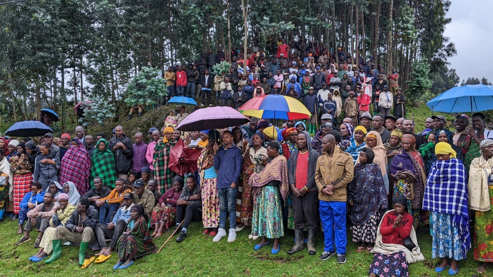 Residents of Rubavu during a meeting with the Mayor of Rubavu District, Prosper Mulindwa, who reassured them that authorities are taking action to guarantee their safety. Photo by Germain Nsanzimana