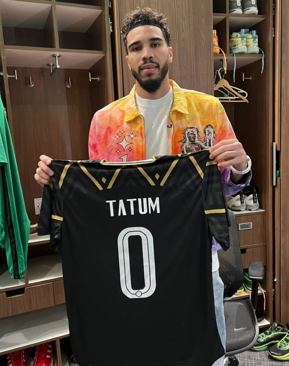 Basketballer Jayson Tatum posing with 'Ijezi' from House of Tayo Basketballer Jayson Tatum posing with 'Ijezi' from House of Tayo