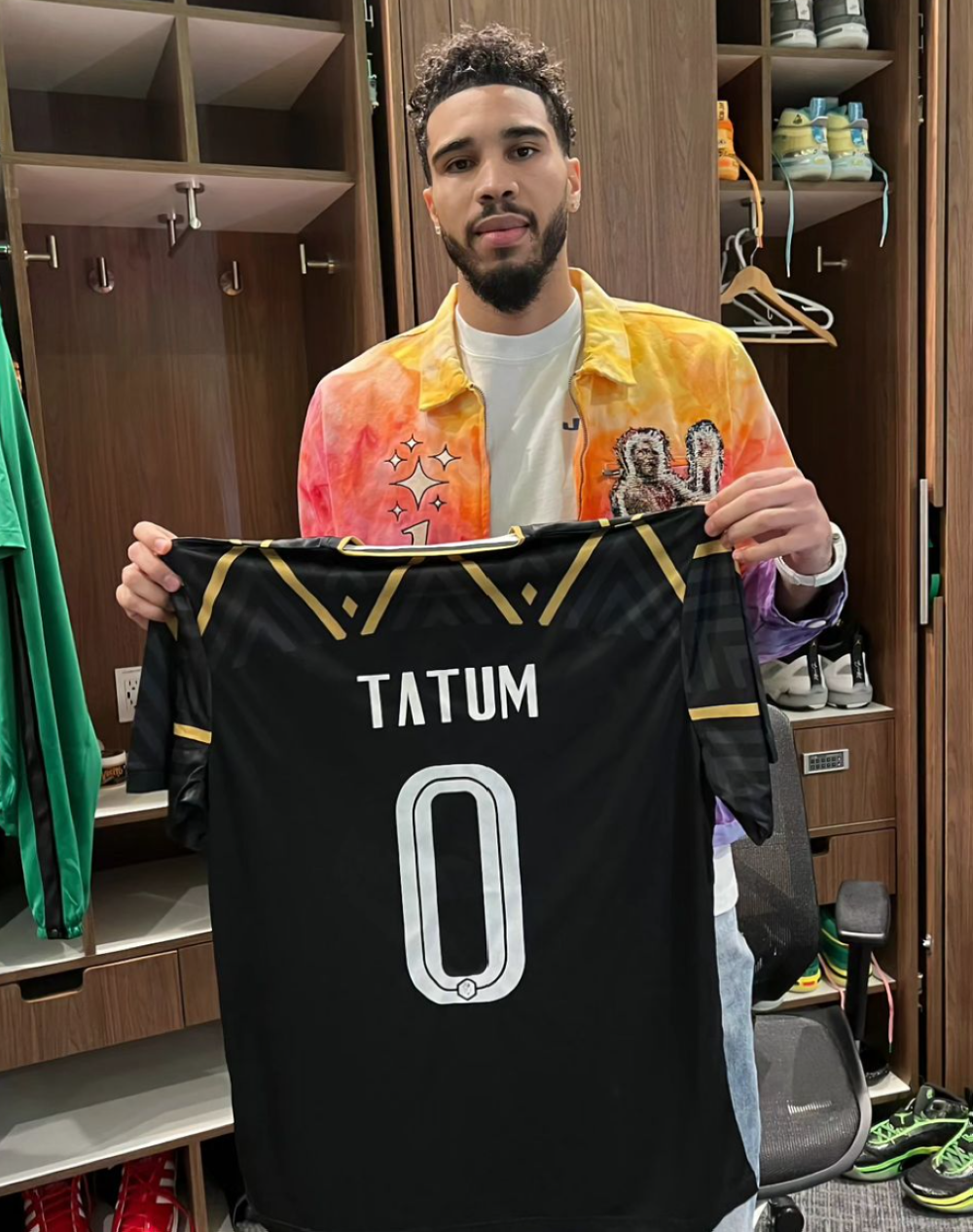 Basketballer Jayson Tatum posing with &#039;Ijezi&#039; from House of Tayo