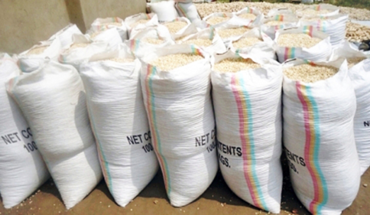 MINICOM has fined 113 middlemen who were found to have purchased maize harvests without the necessary licenses. Courtesy