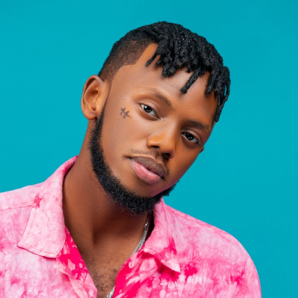 Rwandan hitmaker, Chriss Eazy has announced a charity plan to help take 10 students back to school.