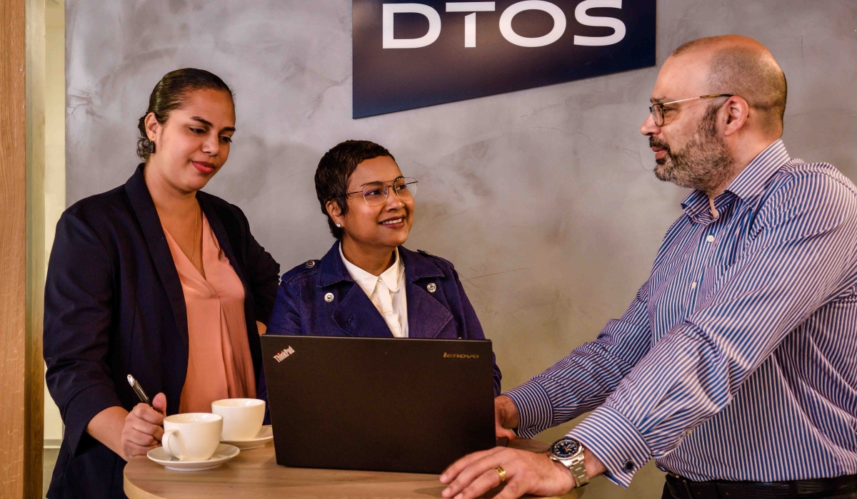 Didier interacts with members of the team. DTOS Ltd, a leading Fund services company, shares its expertise and extends its funds capabilities into Rwanda. Courtesy