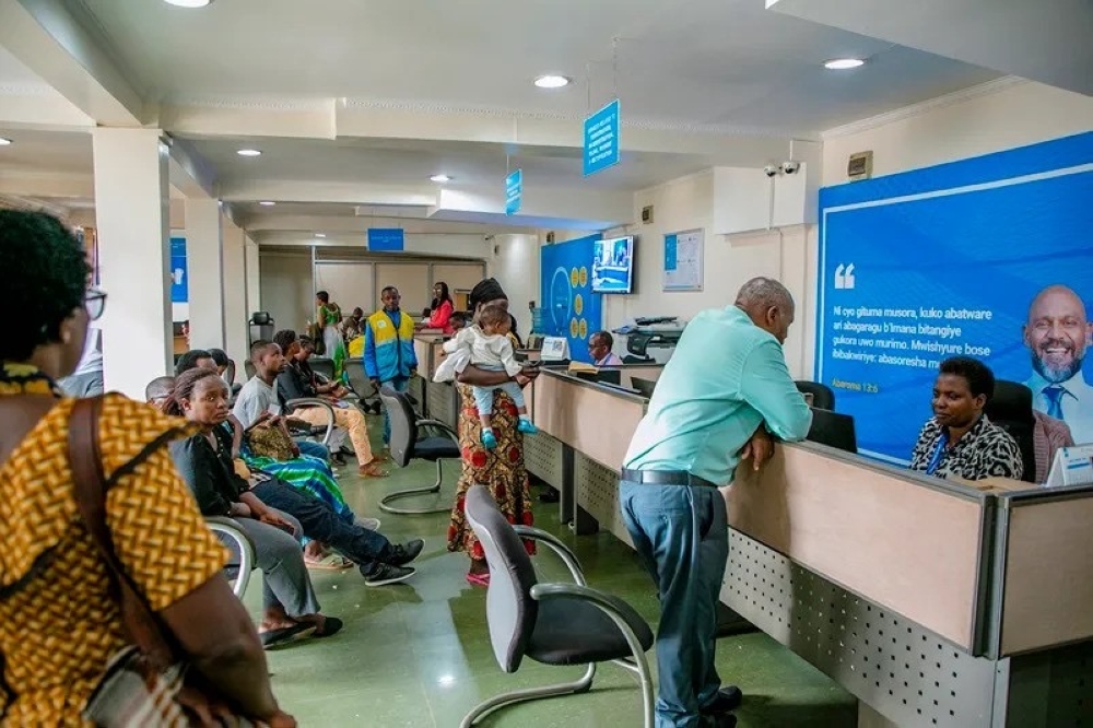 Taxpayers meet Rwanda Revenue Authority&#039;s staff at Gisimenti branch. According to RRA, the deadline of declaration is March 31, 2024. Courtesy