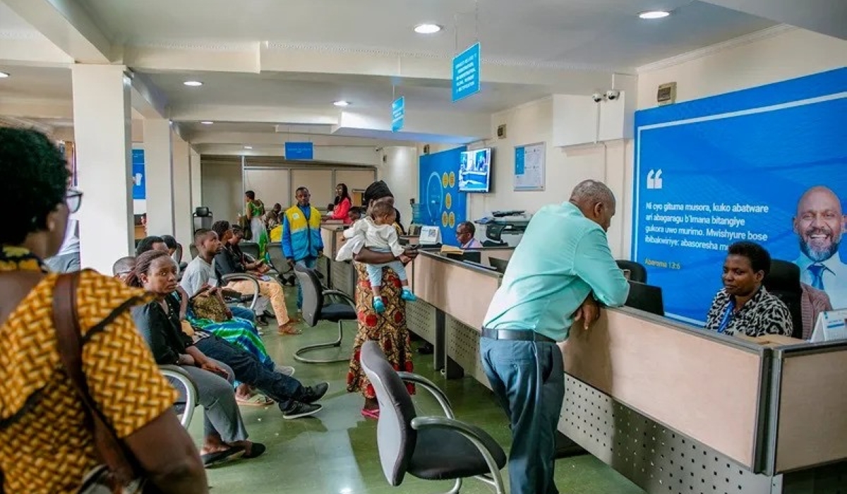 Taxpayers meet Rwanda Revenue Authority&#039;s staff at Gisimenti branch. According to RRA, the deadline of declaration is March 31, 2024. Courtesy