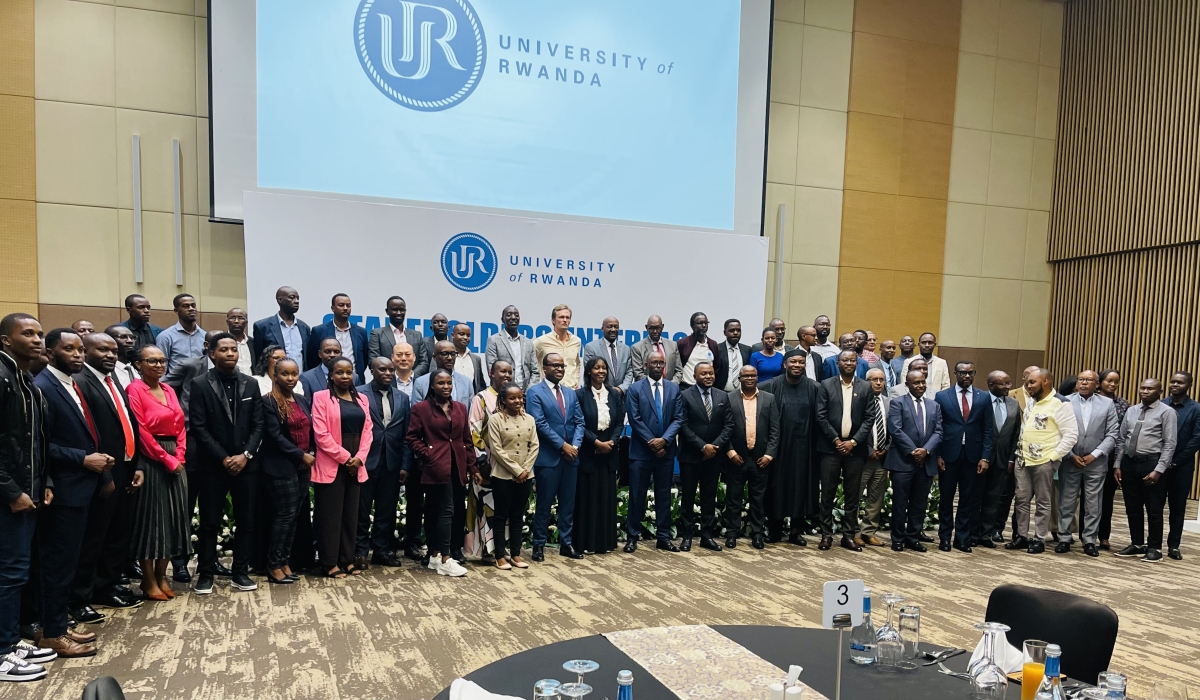 Participants pose for a group photo at the closure of UR’s CEOs and heads of organisations dinner meeting, on March 28, 2024, in Kigali (Emmanuel Ntirenganya)