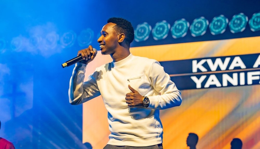 Gospel artiste Israel Mbonyi during his performance at the concert took place on Sunday, March 31, at BK Arena. Icyambu hitmaker  was among many gospel singers who headlined the concert to support the development of Kinyarwanda Bibles. Photos by Igihe