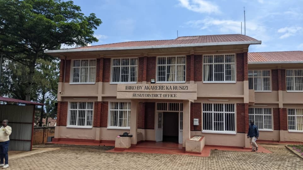The Vice Mayor of Rusizi District in Charge of Economic Development, Ndagijimana Louis Munyemanzi, and three other district councilors, have resigned from their posts citing “personal reasons”. Courtesy
