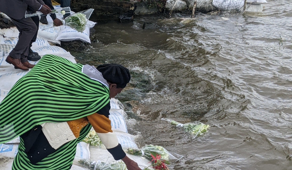 Mourners lay wreaths in Lake Kivu to honour victims of the 1994 Genocide against the Tutsi who were dumped in Lake Kivu in Nyamyumba Sector, Rubavu District on Sunday, April 7. Germain Nsanzimana