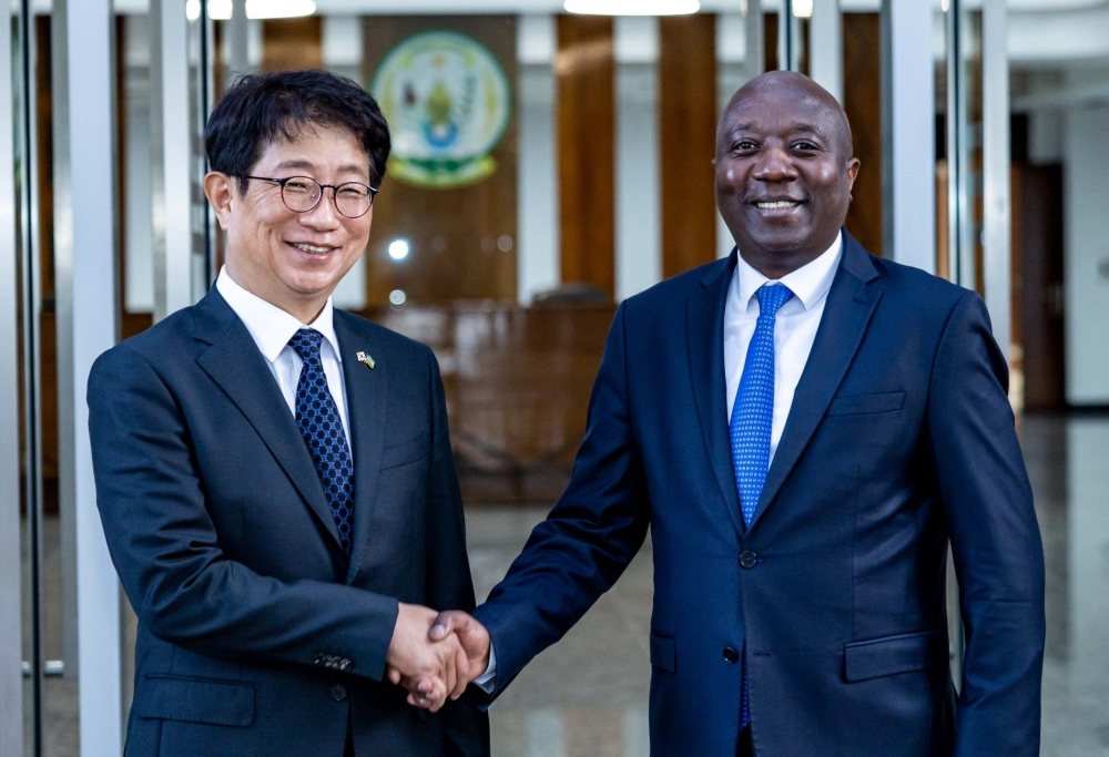 Prime Minister Edouard Ngirente meets with Sangwoo Park, the Minister of Land, Infrastructure and Transport of the Republic of Korea, and his delegation, on April 12. Courtesy