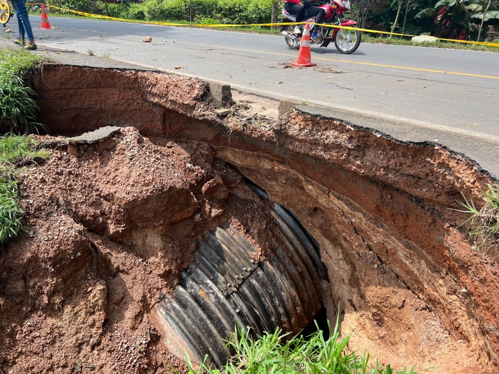 A section of Kigali-Muhanga road in Nkoto Cell, Rugarika Sector, Kamonyi District, that was destroyed by heavy rains on Monday, April 29. Courtesy