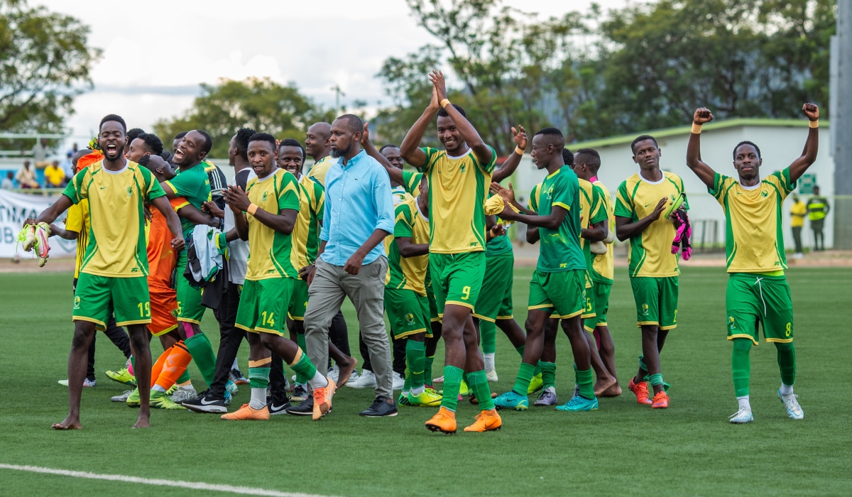 Marines FC head coach Yves Rwasamanzi with players after a league match against SC Kiyovu at Kigali Pele stadium. Marines FC will face Musanze FC at Ubworoherane Stadium on Thursday, May 2. Photo by Olivier Mugwiza