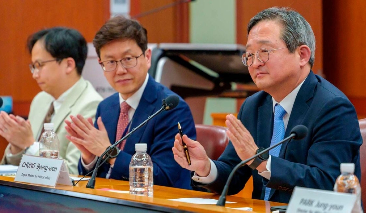Mr Chung Byung-Won, the Korean Deputy Minister for Foreign Affairs in charge of African Affairs, addresses a group of African journalists at his office in Seoul, South Korea on April 24, 2024. PHOTO | FILE | NMG