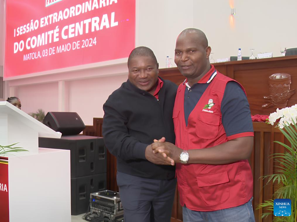 Mozambique&#039;s President Filipe Nyusi congratulates Daniel Franciso Chapo for becoming the party&#039;s candidate in the presidential election in October, at the extraordinary session of the Frelimo Central Committee in Matola, Mozambique on May 6, 2024. (Photo by Constâncio Sitoe/Xinhua)
