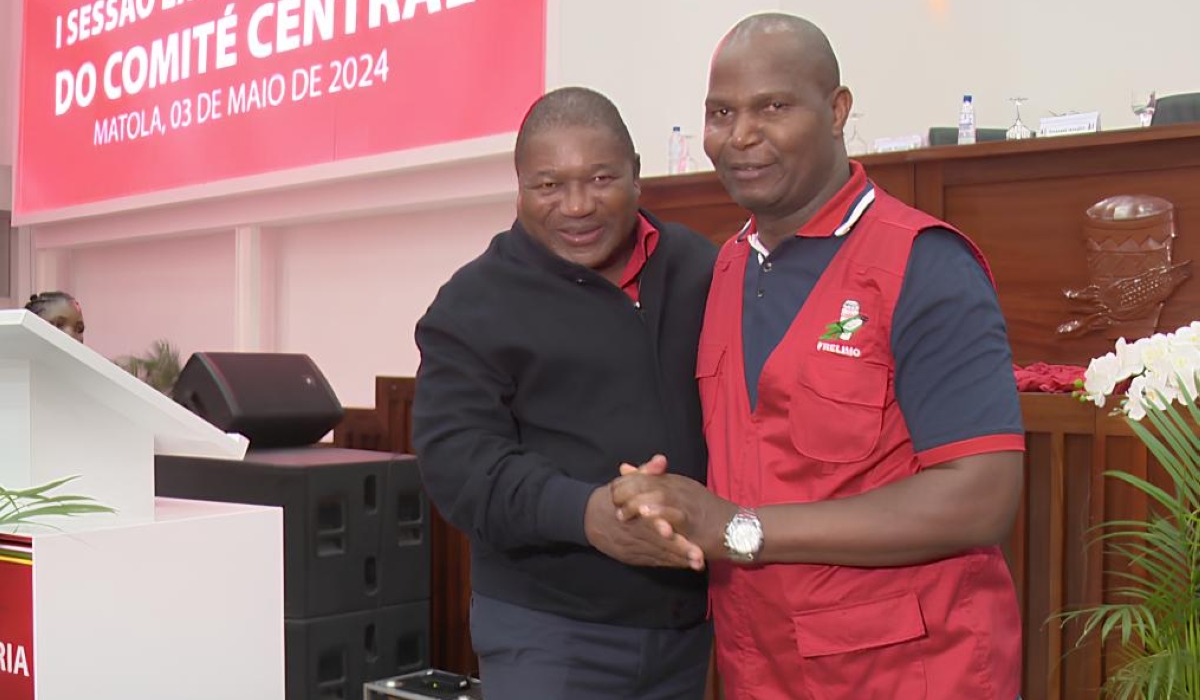 Mozambique&#039;s President Filipe Nyusi congratulates Daniel Franciso Chapo for becoming the party&#039;s candidate in the presidential election in October, at the extraordinary session of the Frelimo Central Committee in Matola, Mozambique on May 6, 2024. (Photo by Constâncio Sitoe/Xinhua)