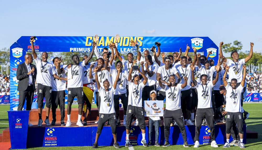 APR FC players and staff celebrate the 22nd national league title after playing a 1-1 draw against Amagaju FC at Kigali Pele stadium. All photos by Olivier Mugwiza