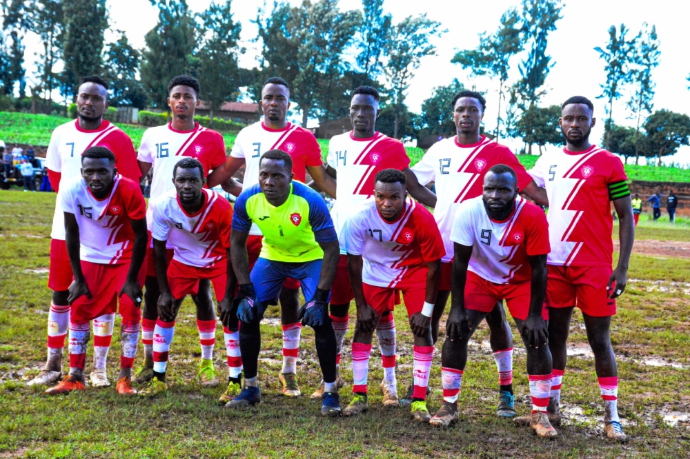 Espoir FC players pose for a group photo. Four teams will play playoff,  Rutsiro FC and Intare FC from Group A, along with Group B leaders Vision FC and Espoir FC. Courtesy