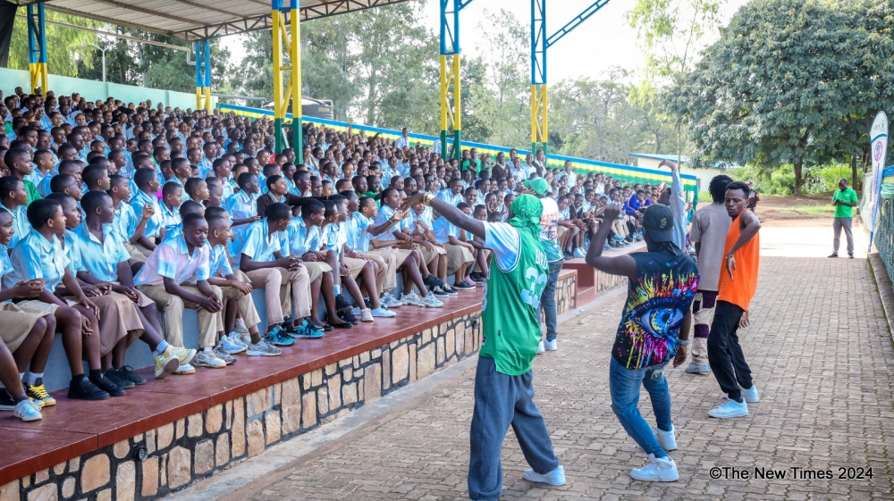 Local artiste Platini Nemeye  entertaining  participants who attended the compaign to raise awareness about drug abuse among youth at Kicukiro stadium. Photos by Craish Bahizi