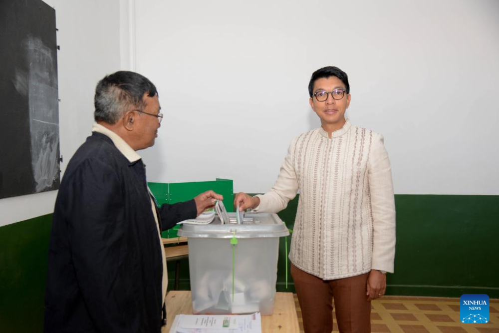 Malagasy President Andry Rajoelina (R) casts his vote at a polling station in Antananarivo, Madagascar, on May 29, 2024. The parliamentary election in Madagascar took place on Wednesday, with citizens voting to elect 163 deputies to the National Assembly. (Xinhua/Sitraka Rajaonarison)