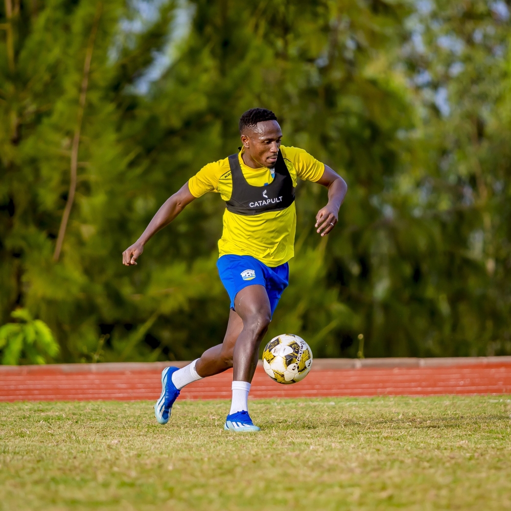 Amavubi captain Djihad Bizimana has confidently aimed dig at a Beninese journalist who said that Rwanda is not a football nation-courtesy