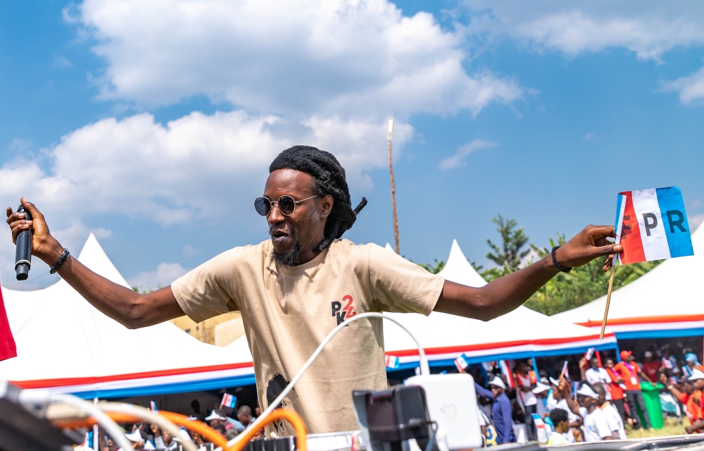 Traditional singer Ruti Joel entertaining RPF members during the campaign in Nyagatare on Monday, June 24. Photos by Dan Gatsinzi