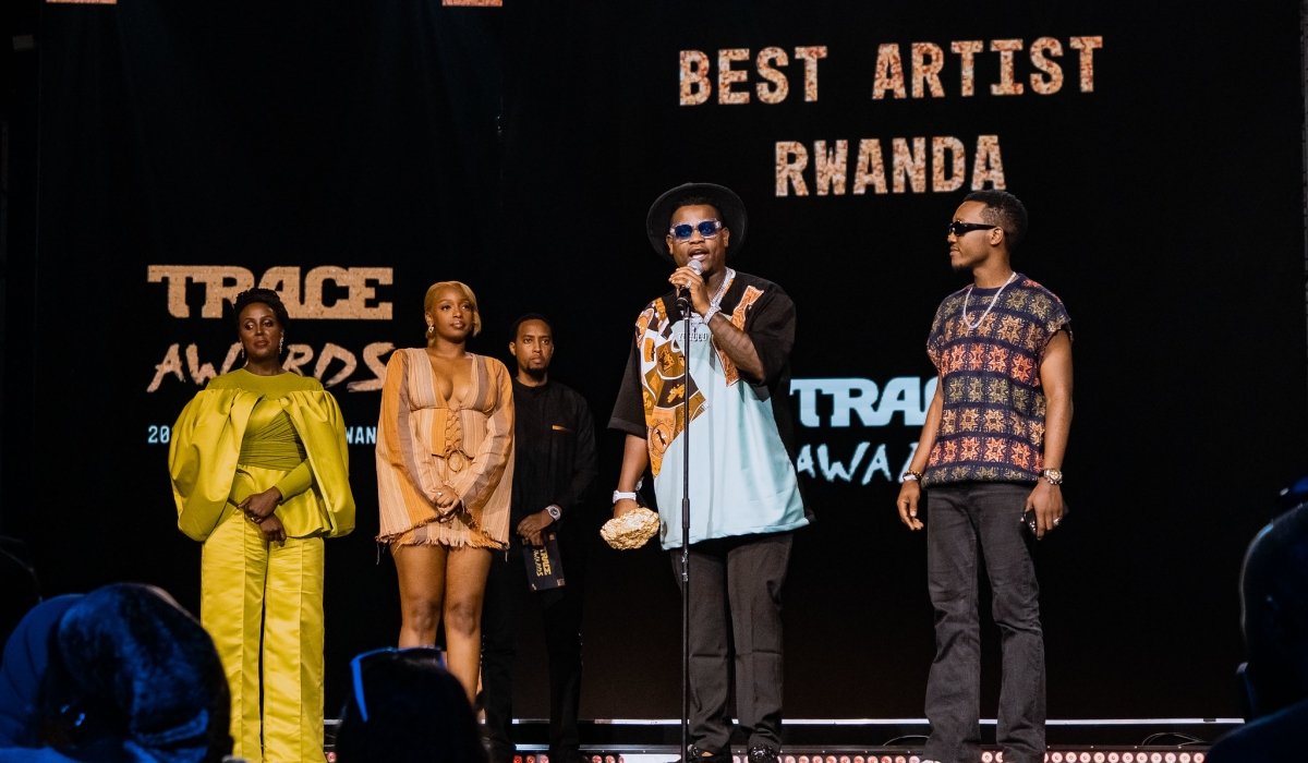 Rwandan star Bruce Melodie accompanied by producer Element for his &#039;Best artist Rwanda&#039; award
